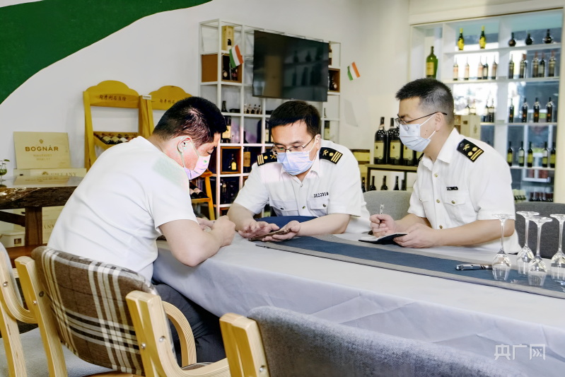 J9九游会：十年宁波对共建“一带一路”国家进出口总额累计达335万亿元(图2)