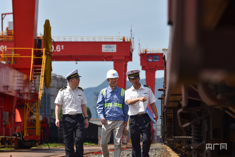 J9九游会：十年宁波对共建“一带一路”国家进出口总额累计达335万亿元(图3)