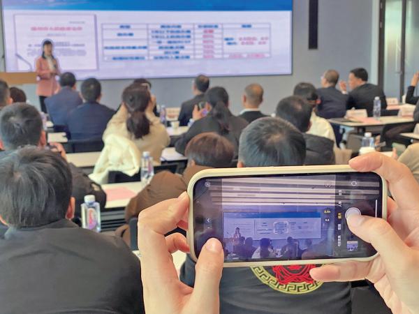拓市场、抓新机外贸“马车”起跑即加速(图2)