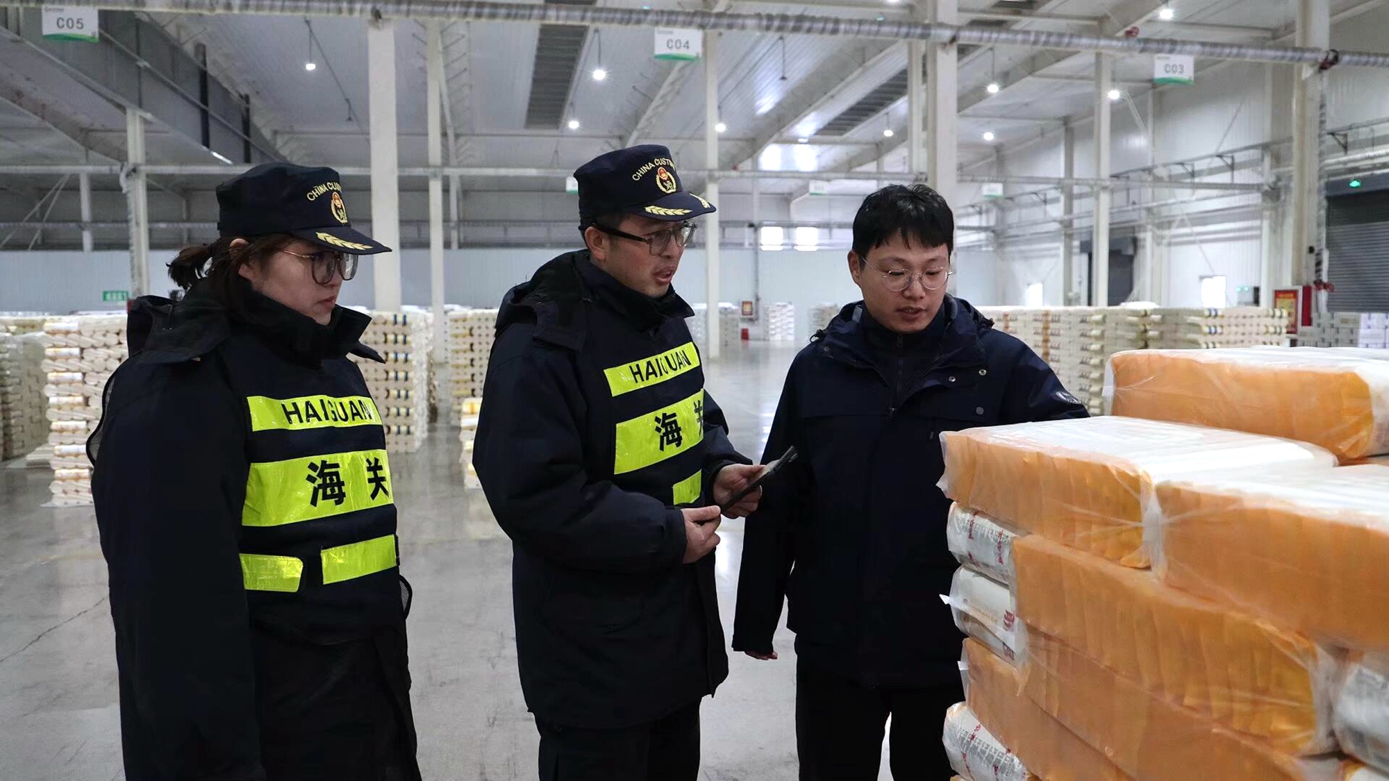 九游会J9:首次突破300亿元!前10个月阿拉山口综合保税区进出口贸易值同比增长315%(图2)