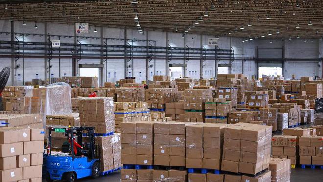 J9九游会：中国近三年外贸进出口额：22年42万亿23年41万亿24年是多少(图4)