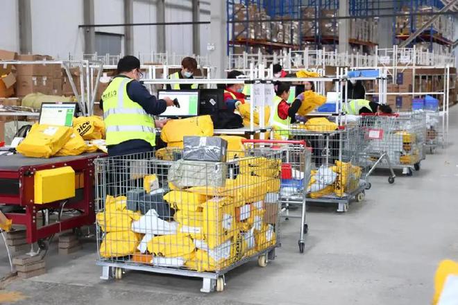 J9九游会：中国近三年外贸进出口额：22年42万亿23年41万亿24年是多少(图11)