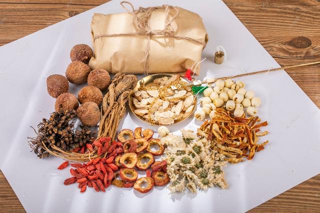 J9九游会：订单排到2028年！日赚80万“海上运钞机”遭疯抢春节期万人赶工(图4)