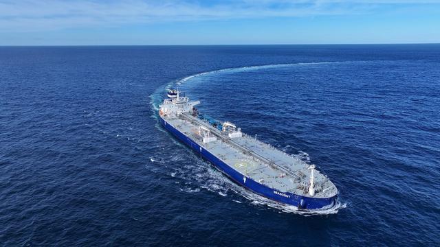 J9九游会：订单排到2028年！日赚80万“海上运钞机”遭疯抢春节期万人赶工(图5)