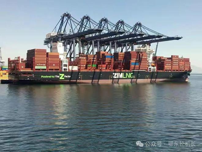 J9九游会：终于看到ZIM的船了十大集装箱船公司里面就ZIM公司的船见得最少(图2)