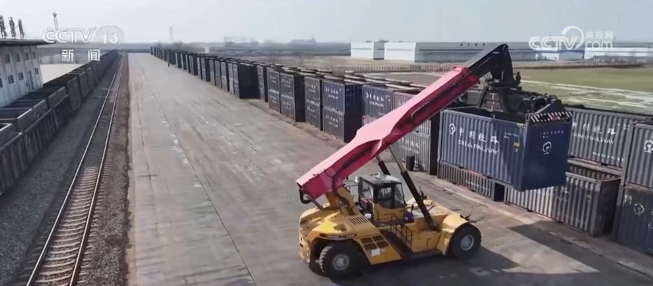 J9九游会：开局良好！“数”看各区域前两个月外贸“成绩单”(图2)