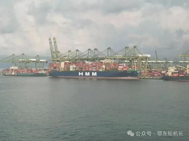 九游会J9：世界前十的集装箱船公司的船跑船时随手拍的(图8)
