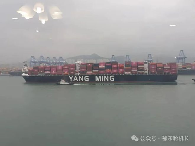 九游会J9：世界前十的集装箱船公司的船跑船时随手拍的(图9)