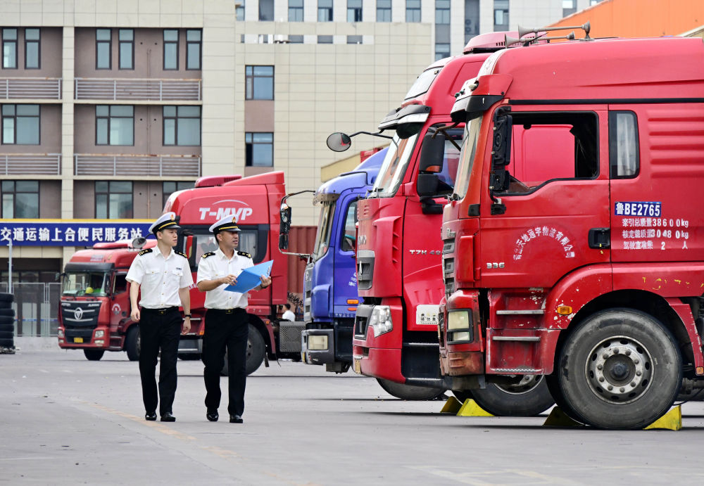 九游会J9：新华鲜报·规划建议新看点进出口平衡发展：“双轮”并进壮贸易强国“筋骨”(图2)