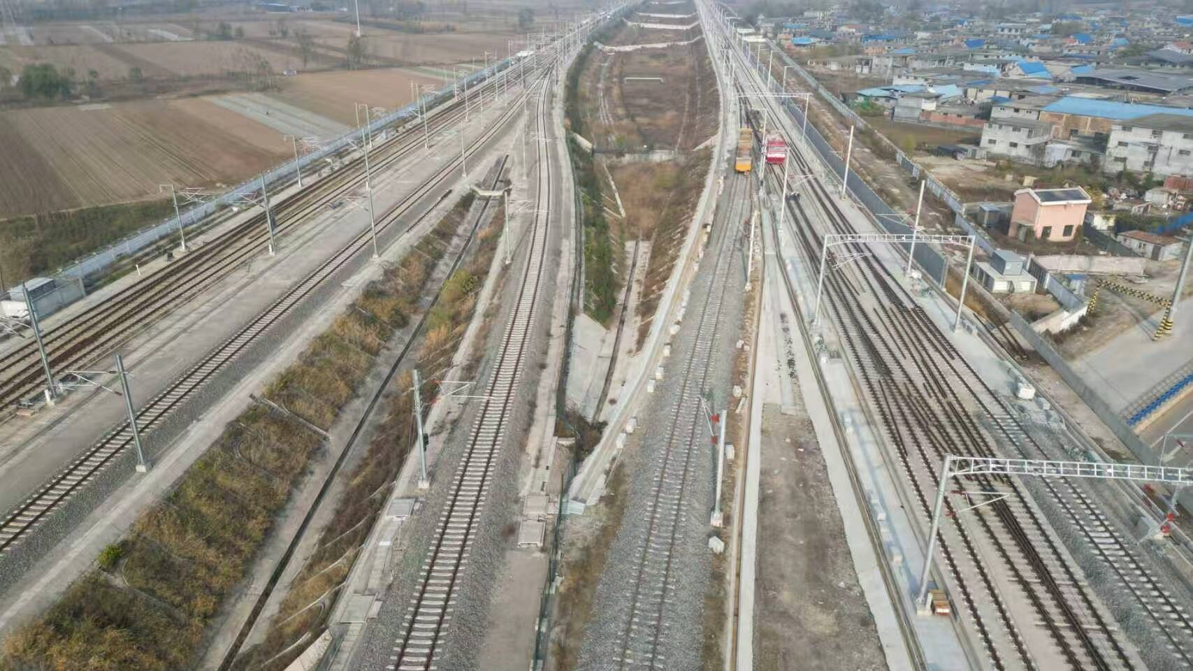 京港高铁雄商段山东境内正线铺轨贯通全线收官冲刺全面开启(图4)