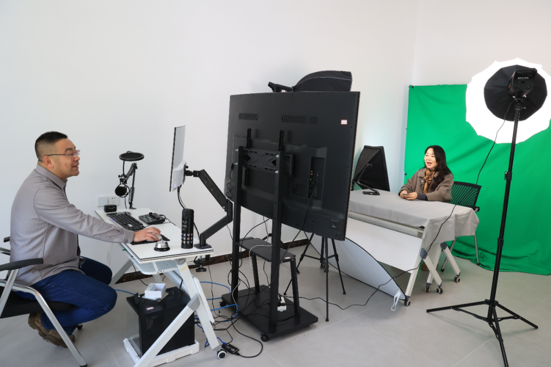 威海临港区网红直播基地架起电商“数字桥梁”(图2)