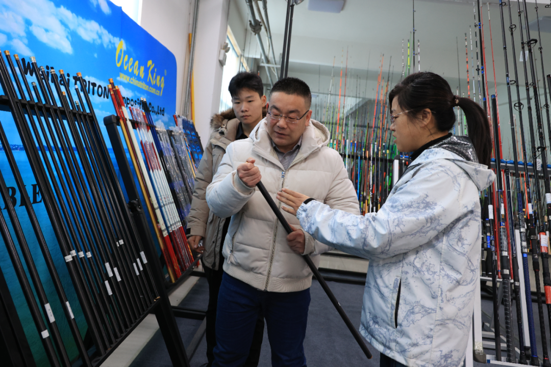 威海临港区网红直播基地架起电商“数字桥梁”(图4)