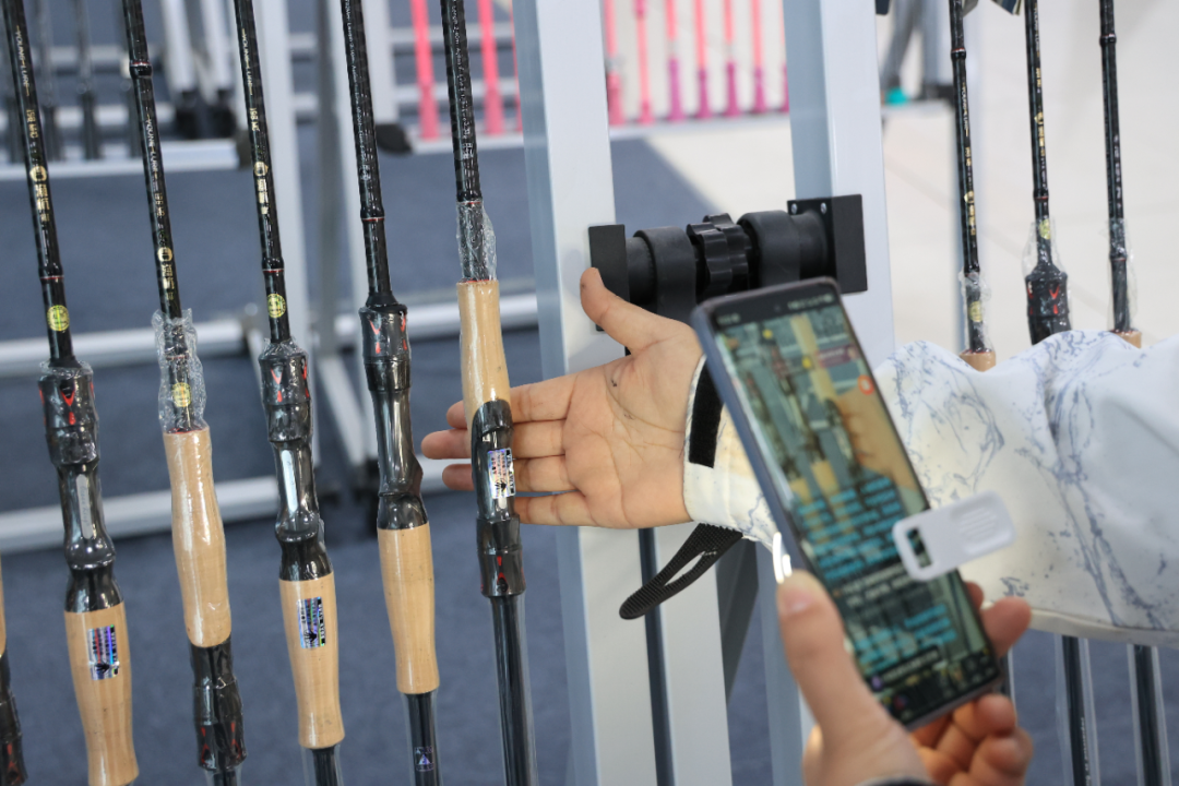 威海临港区网红直播基地架起电商“数字桥梁”(图5)