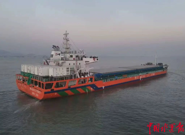 烟台海事局保障国内首艘近海航区新能源散货船安全首航(图3)