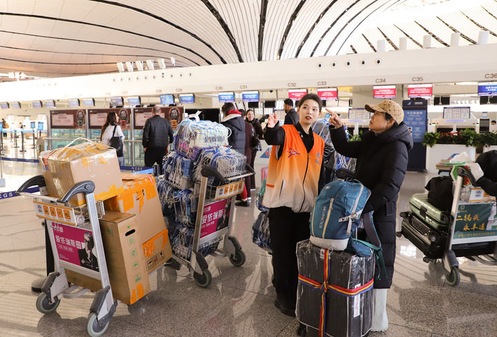 2026春运山河行走间铺展团圆画卷(图5)