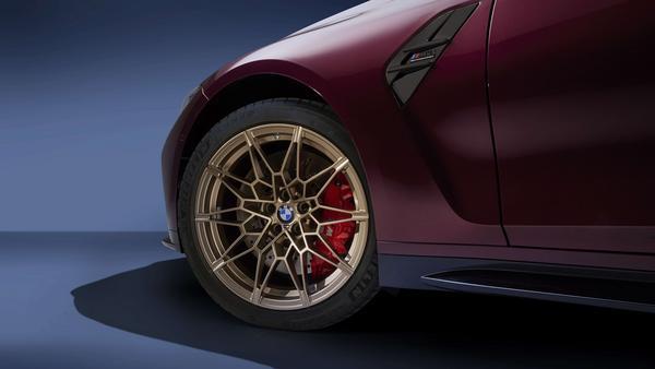 九游会J9：致敬四十载赛道传奇驾驶者之车迎特别献礼BMWM340周年限量版即将亮相北京车展(图7)