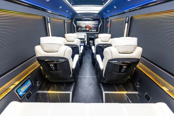 红旗国悦15座最新报价红旗国悦最低多少钱免费送货上门(图6)